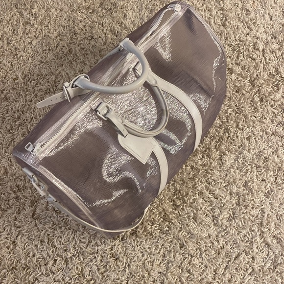 Louis Vuitton
PVC Epi Plage Wavy Keepall Bandouliére Shoulder Bag - Picture 8 of 13